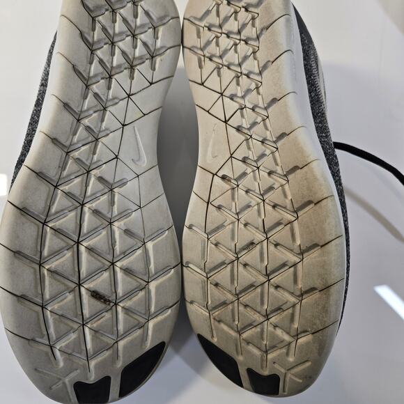 Nike Free RN 2017 880840-002 Womens 7 Running Shoes Wolf Gray Athletic Sneakers - Picture 8 of 10